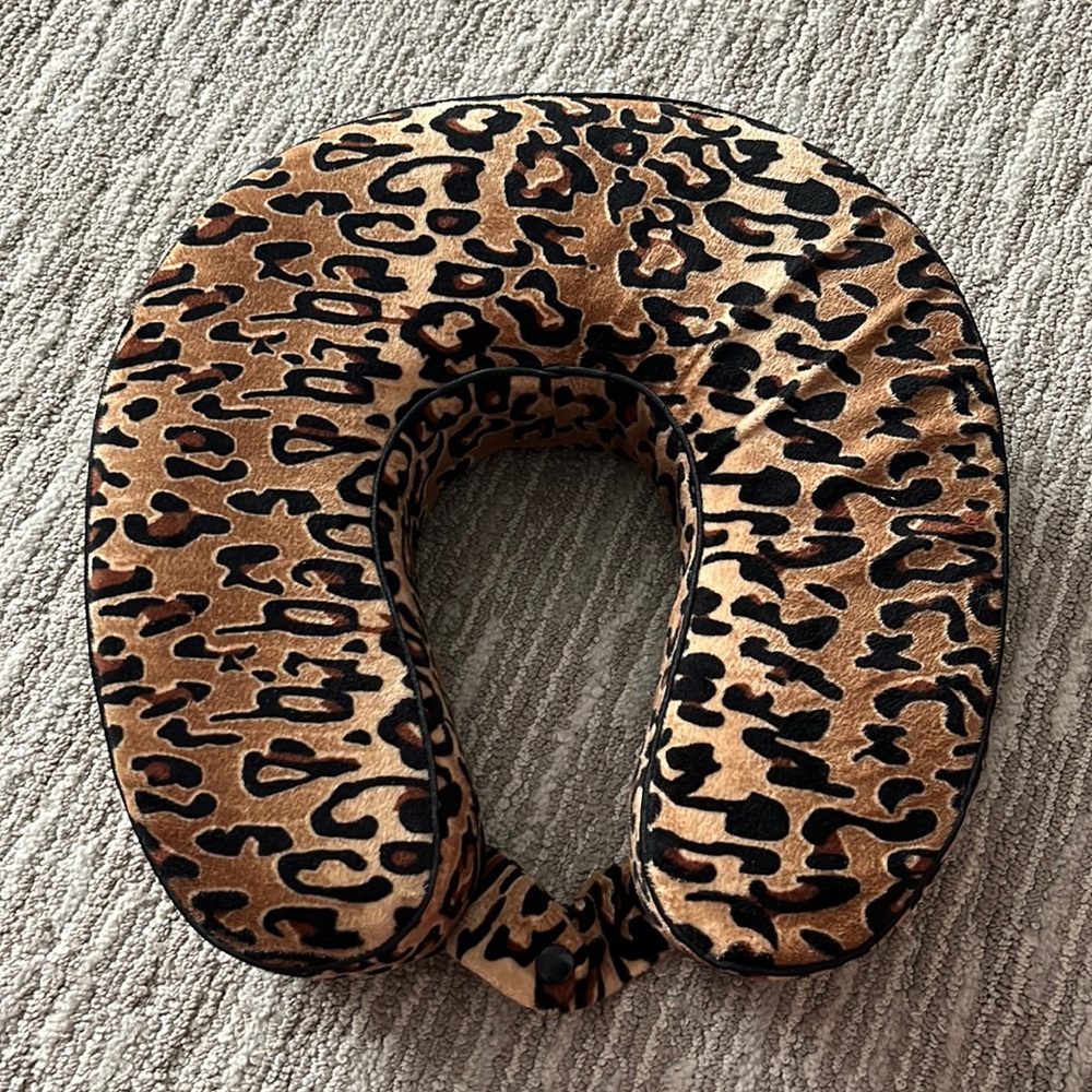 Travel neck pillow. NWOT